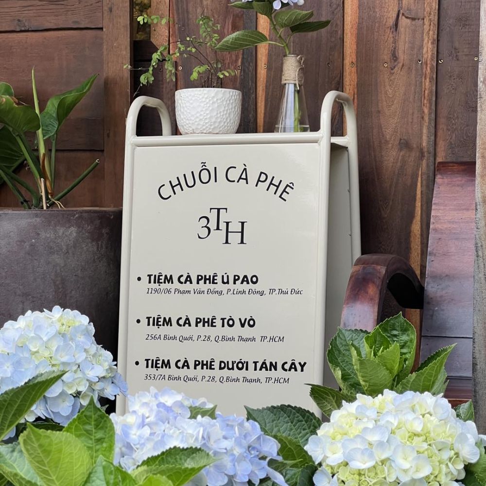 Geta Tây Ninh thiết kế thi công biển hiệu cà phê đứng (standing sign) khung gỗ mộc mạc tại Tây Ninh